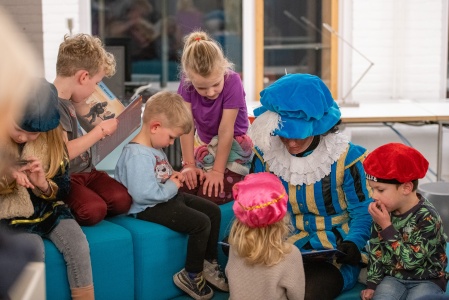 2025-11-23 Sint leest voor-45